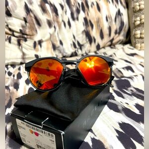 Oakley HSTN Prizm Ruby